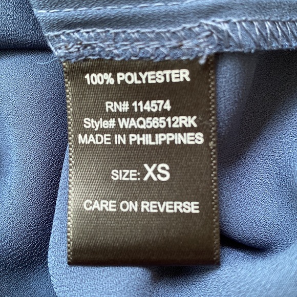 NWT Ro&De V-neck sleeveless navy blouse top. XS - Picture 7 of 7